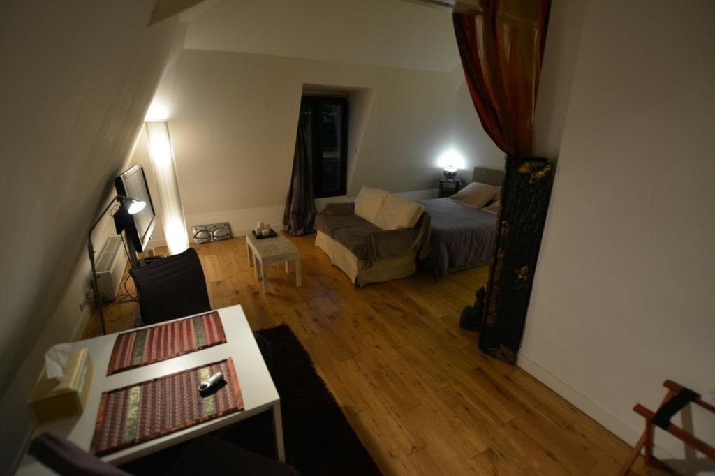 Maison D'Hotes Les Coudreaux Rueil-Malmaison Esterno foto