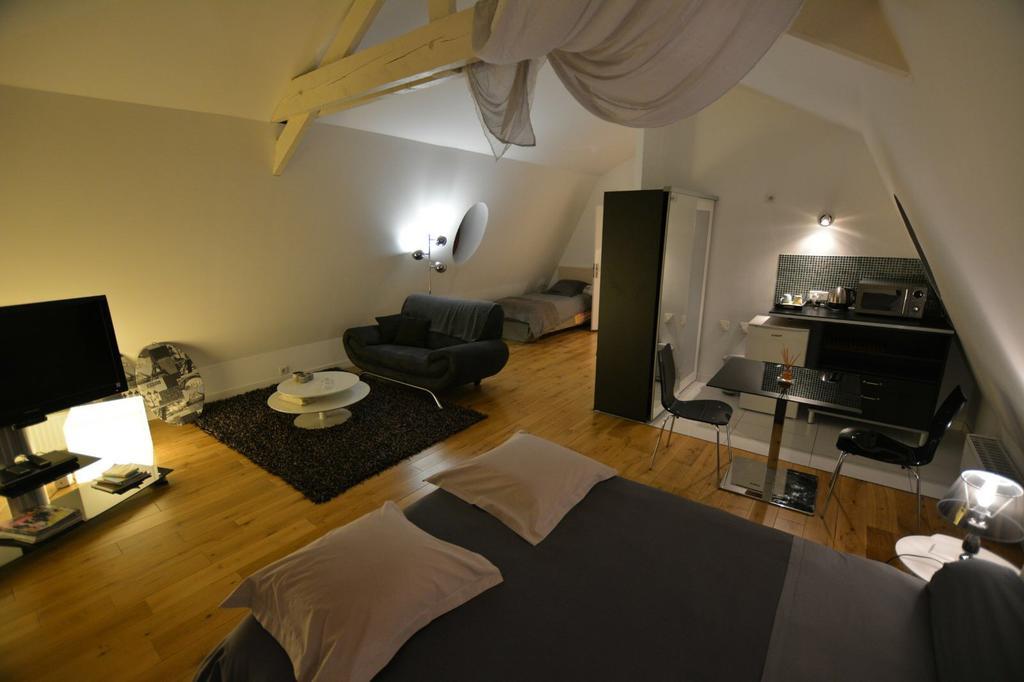 Maison D'Hotes Les Coudreaux Rueil-Malmaison Esterno foto