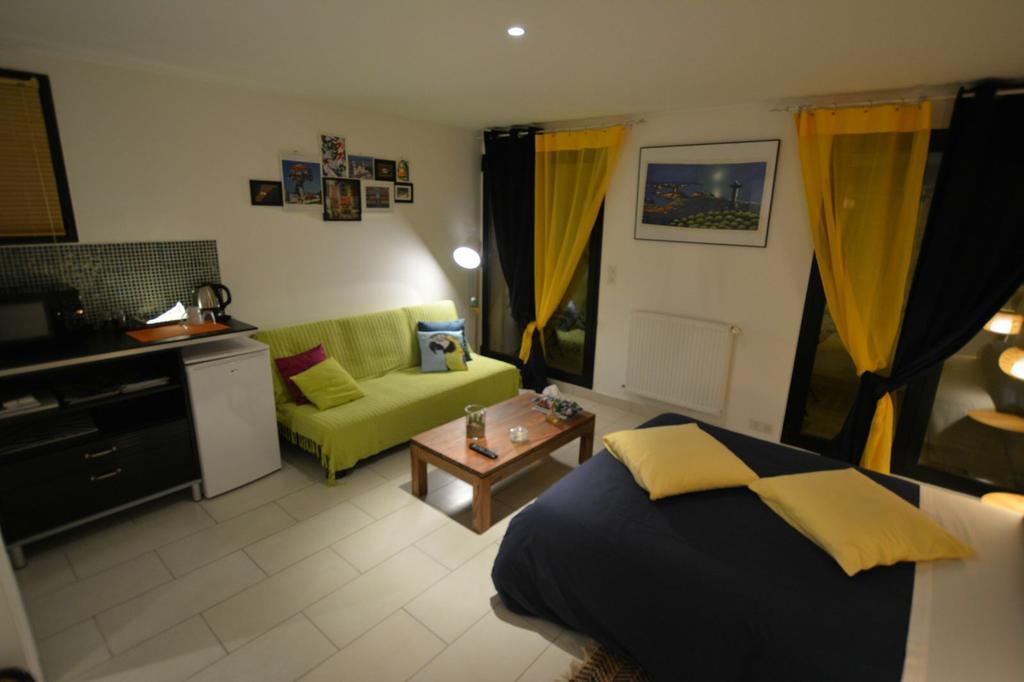 Maison D'Hotes Les Coudreaux Rueil-Malmaison Esterno foto